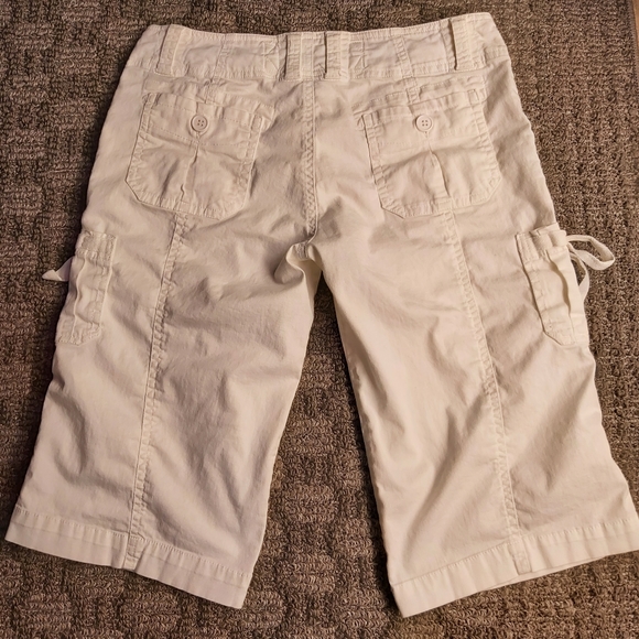 Forever 21 Cargo Capri - Picture 4 of 6